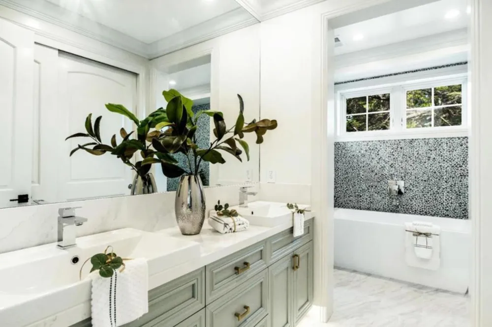1516 Los Montes Drive Burlingame, CA 94010