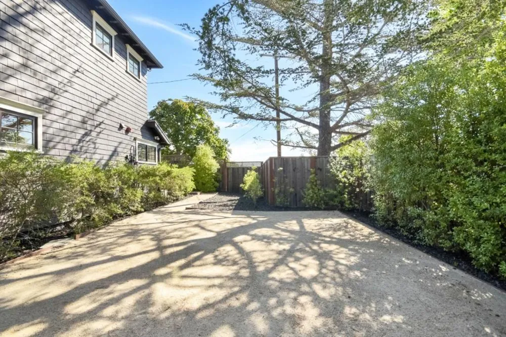 1516 Los Montes Drive Burlingame, CA 94010