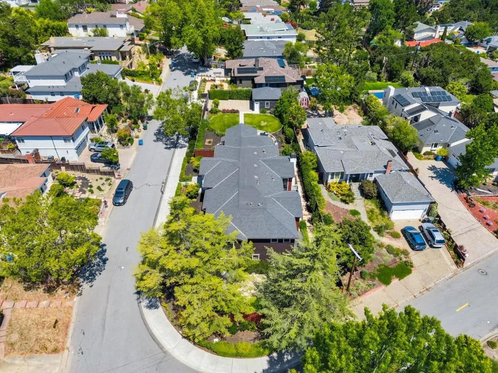 1516 Los Montes Drive Burlingame, CA 94010