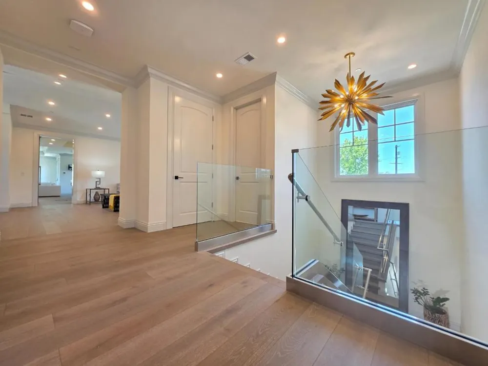 1516 Los Montes Drive Burlingame, CA 94010