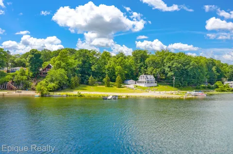 4058 Hunt Road