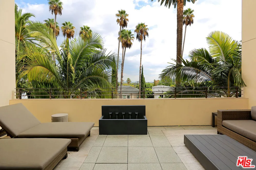 447 Doheny Drive #102 Beverly Hills, CA 90210