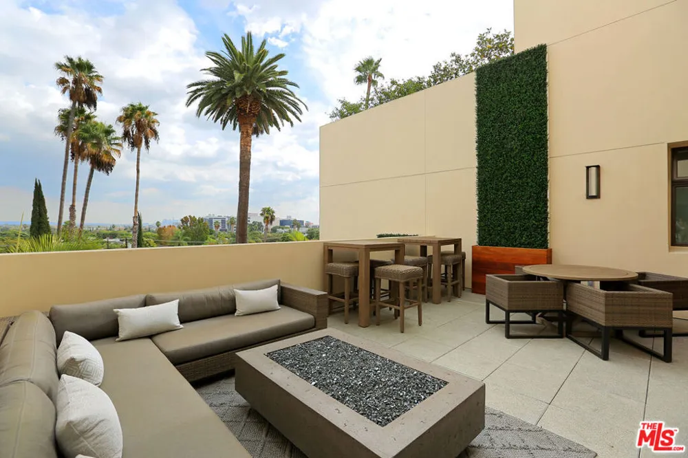 447 Doheny Drive #102 Beverly Hills, CA 90210