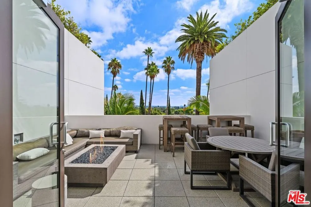 447 Doheny Drive #102 Beverly Hills, CA 90210