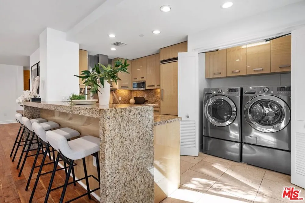 447 Doheny Drive #102 Beverly Hills, CA 90210