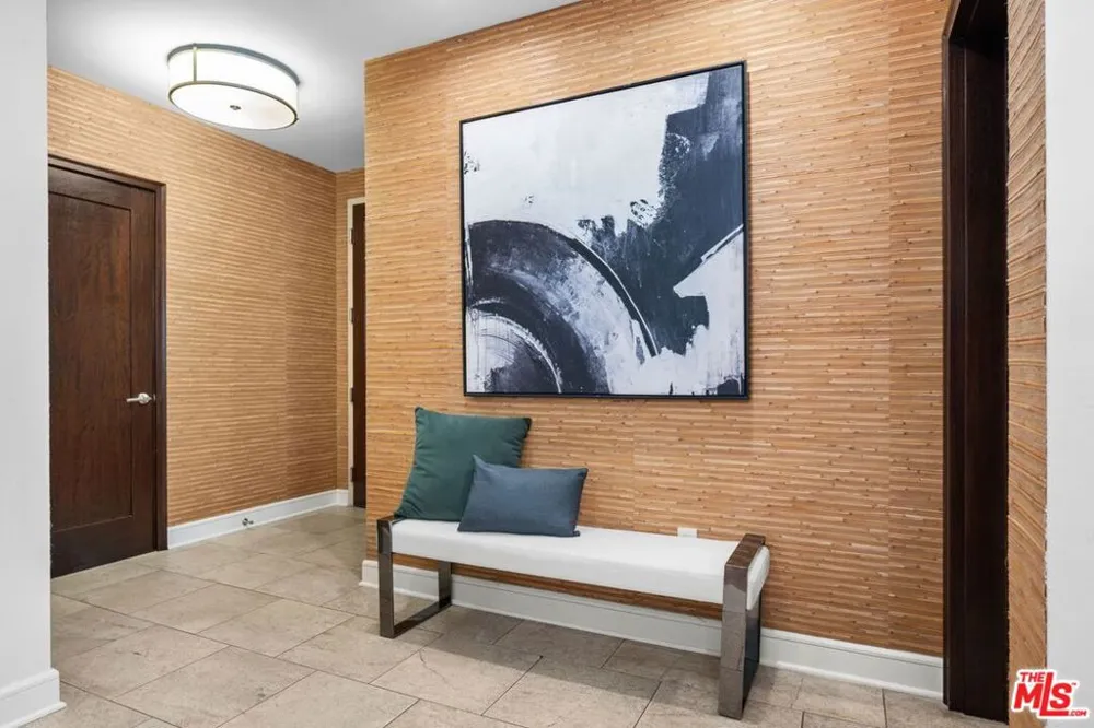 447 Doheny Drive #102 Beverly Hills, CA 90210