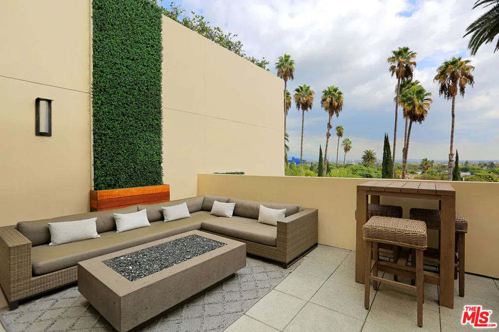 447 Doheny Drive #102 Beverly Hills, CA 90210