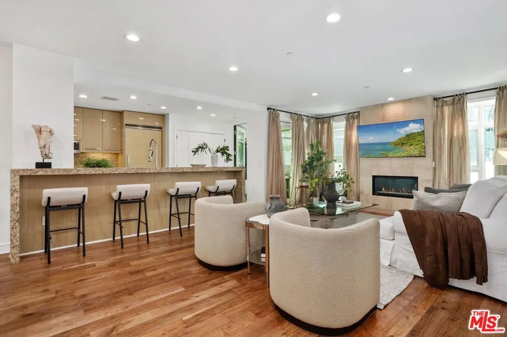 447 Doheny Drive #102 Beverly Hills, CA 90210