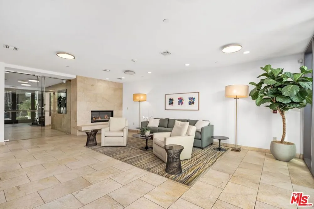 447 Doheny Drive #102 Beverly Hills, CA 90210