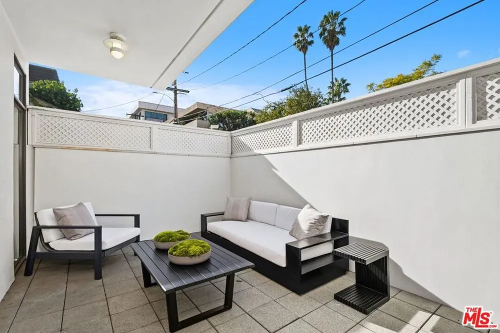 447 Doheny Drive #102 Beverly Hills, CA 90210
