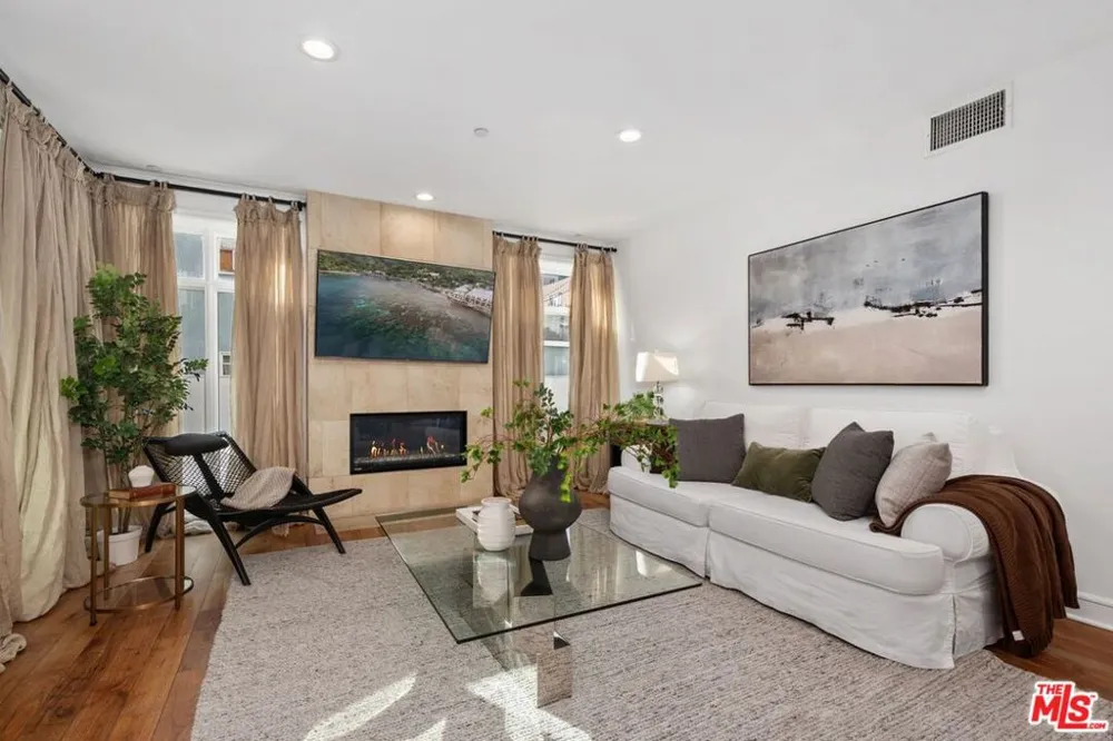 447 Doheny Drive #102 Beverly Hills, CA 90210