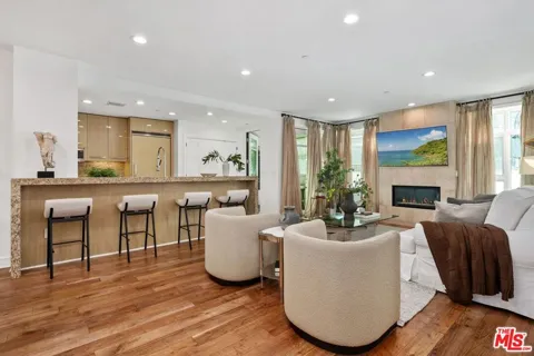447 Doheny Drive #102