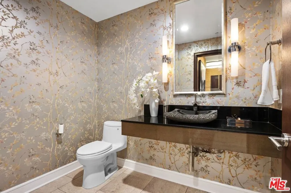 447 Doheny Drive #102 Beverly Hills, CA 90210