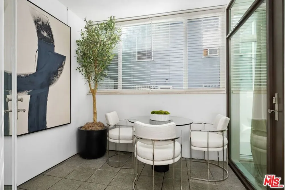 447 Doheny Drive #102 Beverly Hills, CA 90210