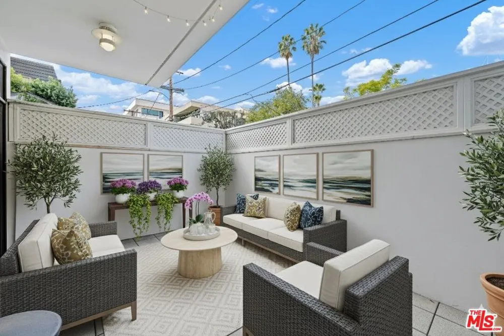 447 Doheny Drive #102 Beverly Hills, CA 90210