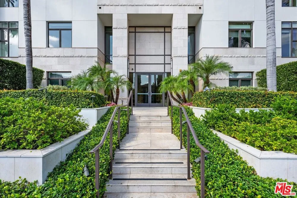 447 Doheny Drive #102 Beverly Hills, CA 90210