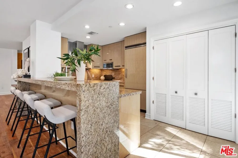 447 Doheny Drive #102 Beverly Hills, CA 90210