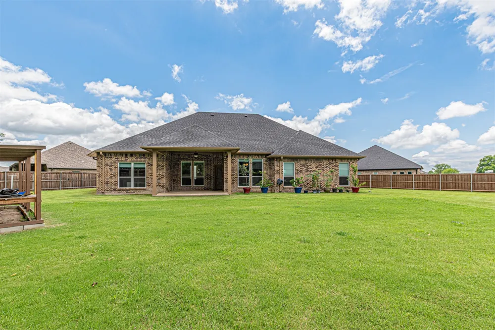 533 Limestone Circle Mabank, TX 75147
