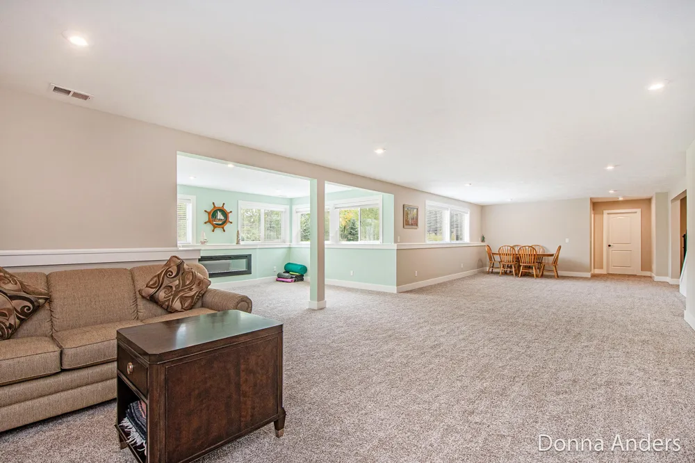 1936 Red Barn Drive Jamestown Charter Township, MI 49426