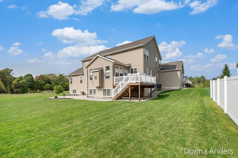1936 Red Barn Drive Jamestown Charter Township, MI 49426