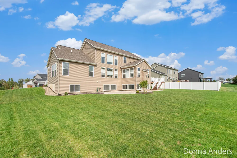 1936 Red Barn Drive Jamestown Charter Township, MI 49426
