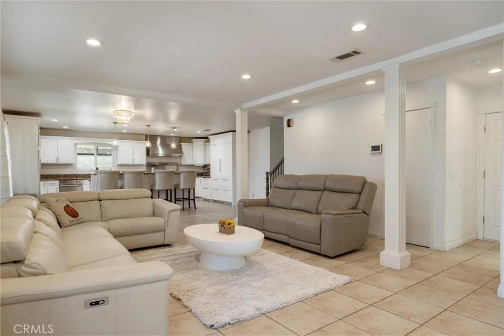 9434 Pico Vista Downey, CA 90240