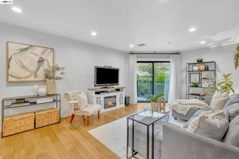 1201 Alta Vista Dr #108 Walnut Creek, CA 94596