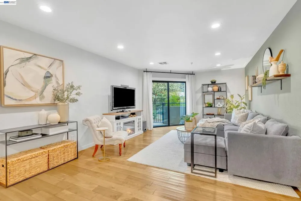 1201 Alta Vista Dr #108 Walnut Creek, CA 94596