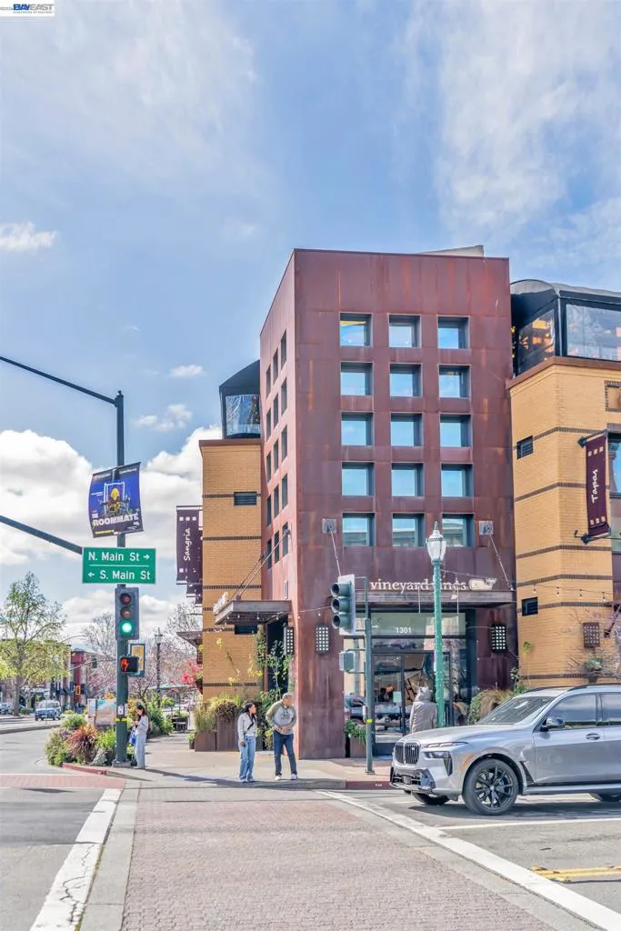 1201 Alta Vista Dr #108 Walnut Creek, CA 94596