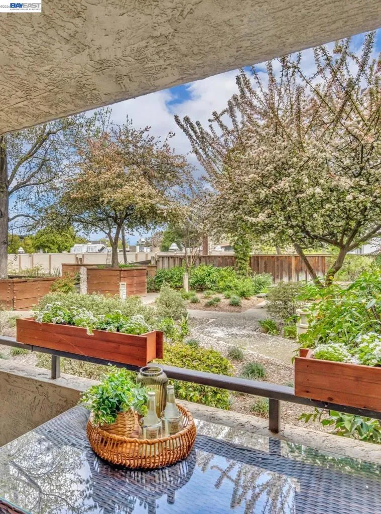 1201 Alta Vista Dr #108 Walnut Creek, CA 94596