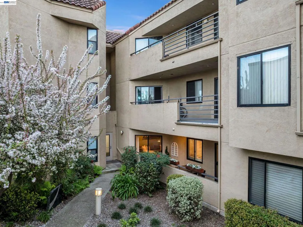 1201 Alta Vista Dr #108 Walnut Creek, CA 94596