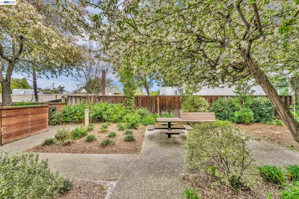 1201 Alta Vista Dr #108 Walnut Creek, CA 94596