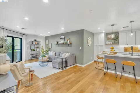 1201 Alta Vista Dr #108