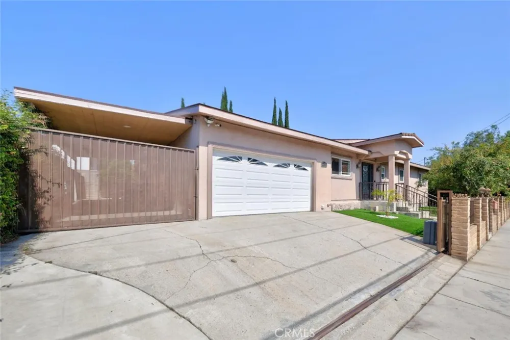 6415 Varna Avenue Van Nuys, CA 91401