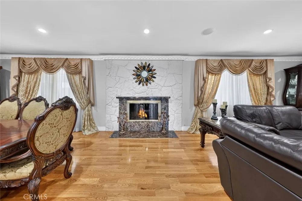 6415 Varna Avenue Van Nuys, CA 91401