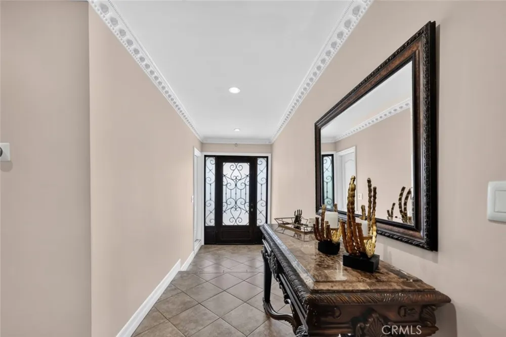 6415 Varna Avenue Van Nuys, CA 91401