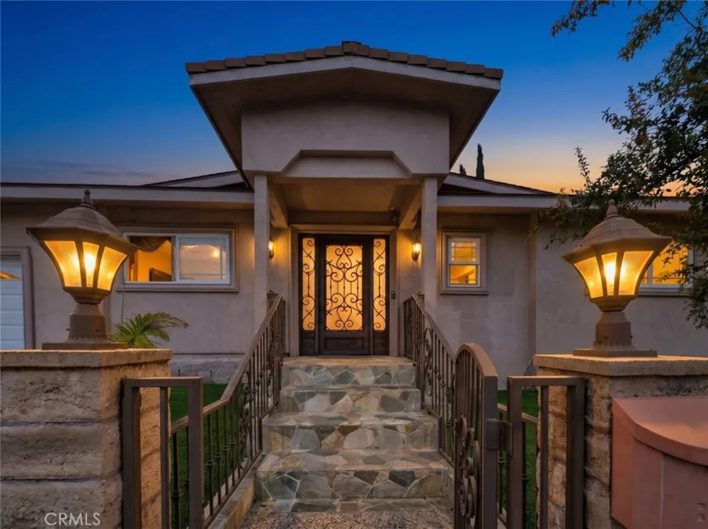 6415 Varna Avenue Van Nuys, CA 91401