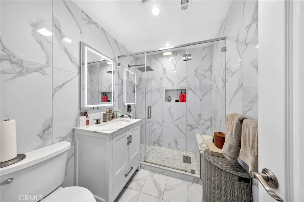 6415 Varna Avenue Van Nuys, CA 91401