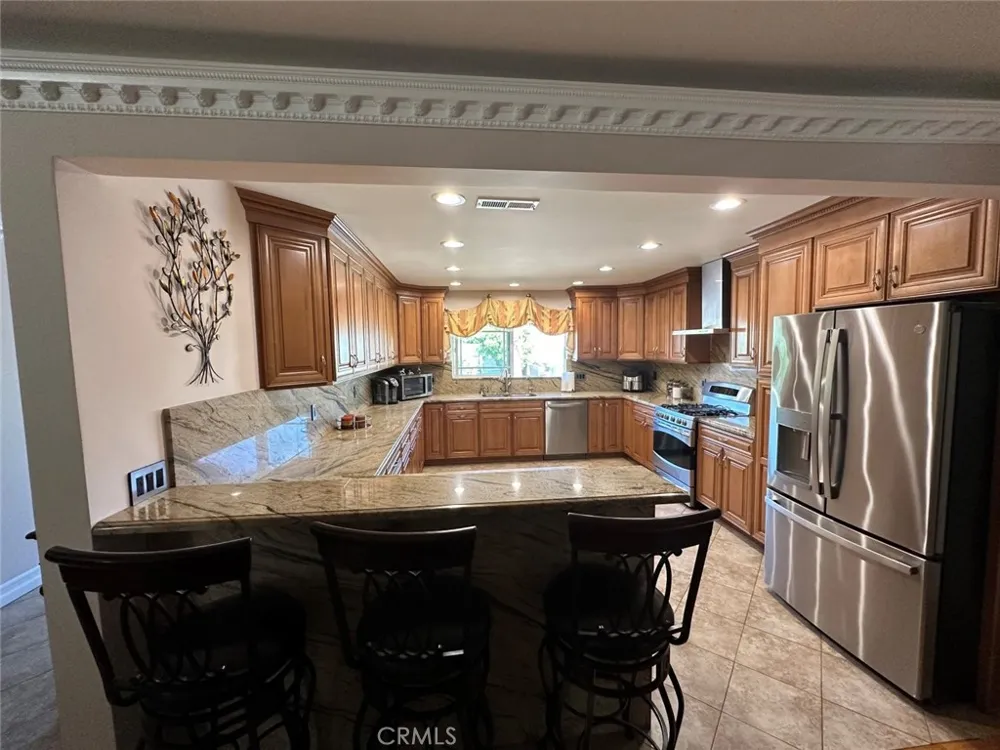 6415 Varna Avenue Van Nuys, CA 91401