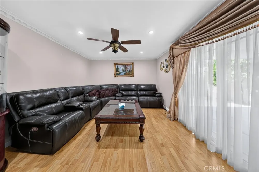 6415 Varna Avenue Van Nuys, CA 91401