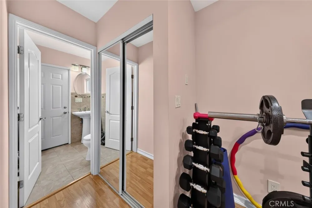 6415 Varna Avenue Van Nuys, CA 91401