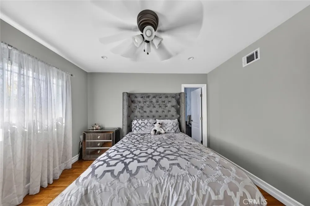 6415 Varna Avenue Van Nuys, CA 91401