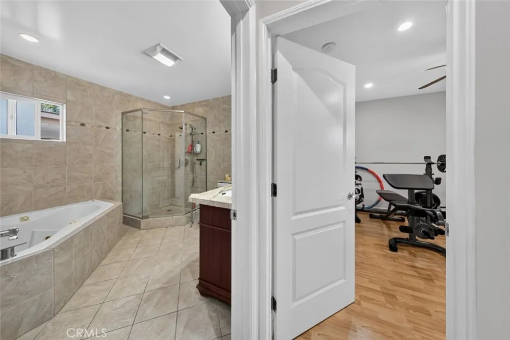6415 Varna Avenue Van Nuys, CA 91401