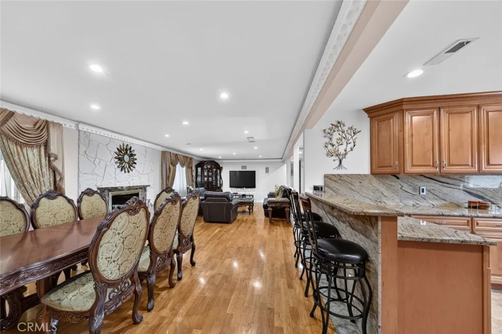 6415 Varna Avenue Van Nuys, CA 91401