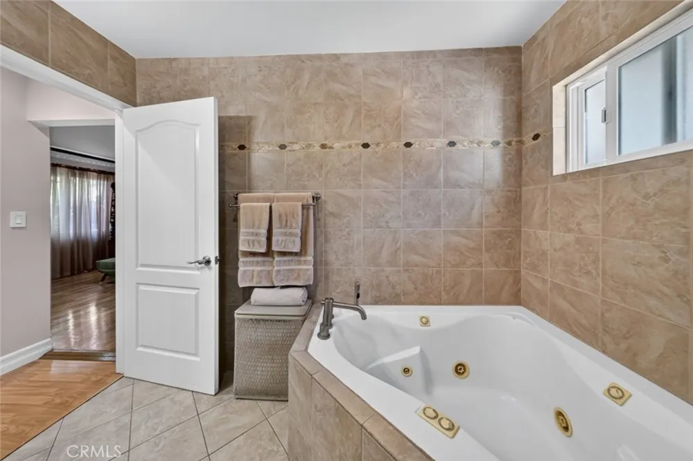 6415 Varna Avenue Van Nuys, CA 91401