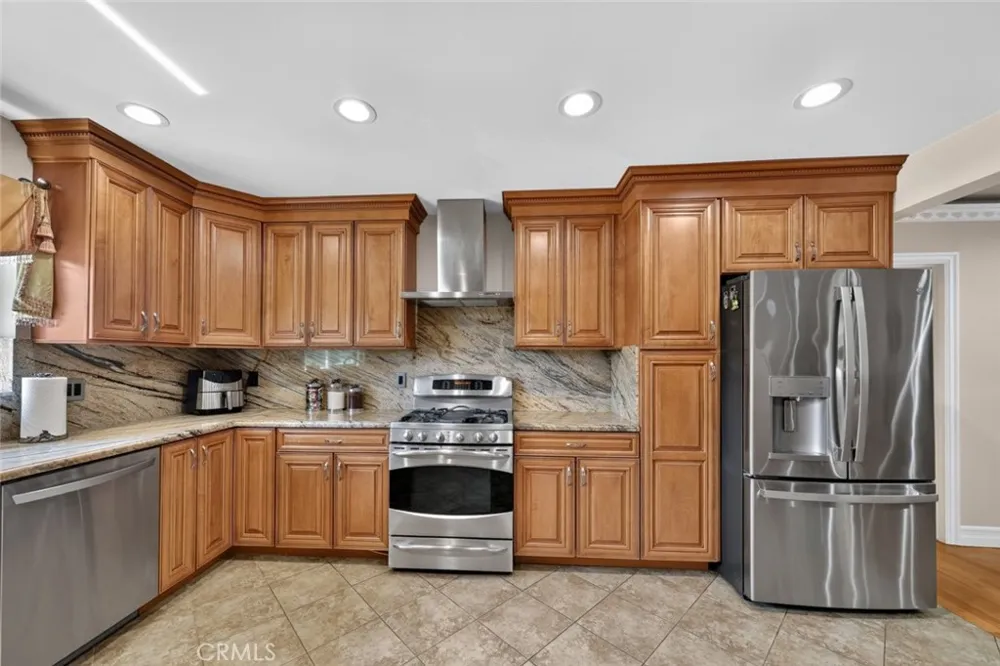 6415 Varna Avenue Van Nuys, CA 91401