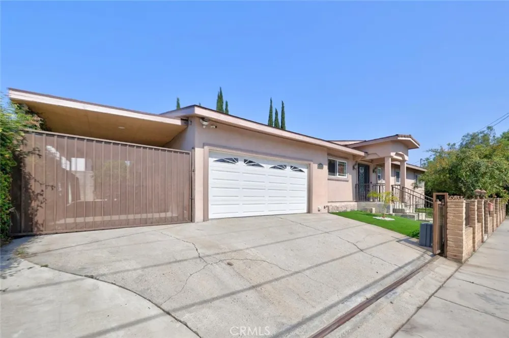 6415 Varna Avenue Van Nuys, CA 91401