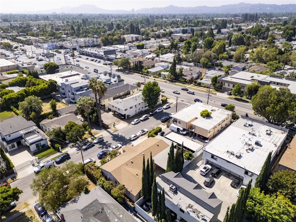 6415 Varna Avenue Van Nuys, CA 91401