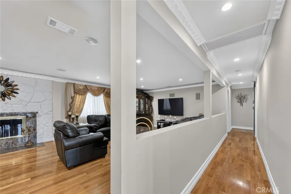 6415 Varna Avenue Van Nuys, CA 91401