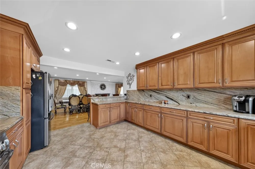 6415 Varna Avenue Van Nuys, CA 91401
